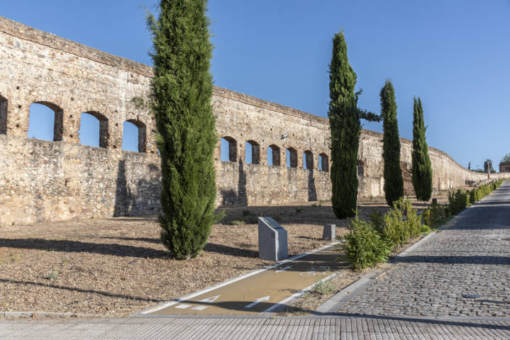Badajoz - Mérida 102 - Merida - Acueducto de San Lázaro.jpg